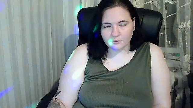 Snapshot of XLisaBlueXs_ chatting on October 15, 5:04 pm XLisaBlueXs online show from October 15, 5:04 pm