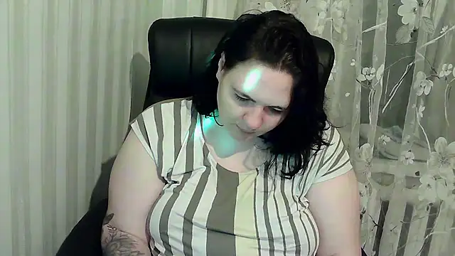 Snapshot of XLisaBlueXs_ chatting on October 18, 5:37 pm XLisaBlueXs online show from October 18, 5:37 pm
