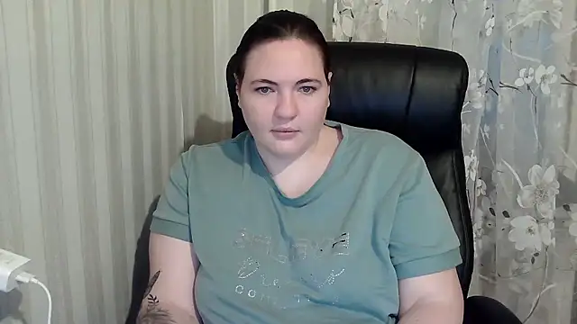 Snapshot of XLisaBlueXs_ chatting on October 8, 3:27 pm XLisaBlueXs online show from October 8, 3:27 pm