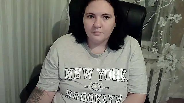 Snapshot of XLisaBlueXs_ chatting on October 12, 7:49 pm XLisaBlueXs online show from October 12, 7:49 pm