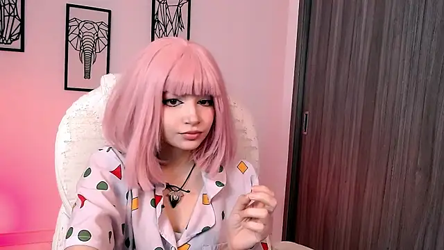 Snapshot of EmuOtori chatting on October 10, 12:32 pm EmuOtori online show from October 10, 12:32 pm