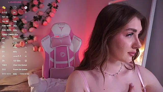 LureOfEva online show from April 26, 9:01 pm