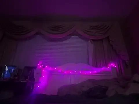 tiffanyxoxo515 online show from March 8, 3:54 am