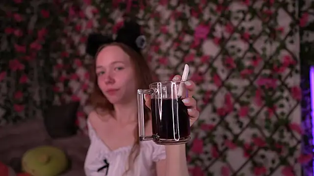 Petite Polly online show from December 3, 6:10 pm