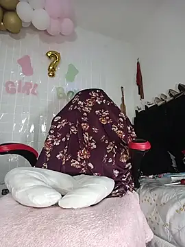 Lucy colee online show from April 23, 6:10 pm