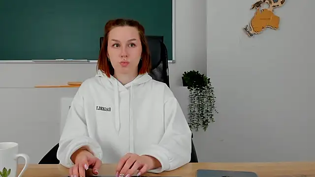 ClaireMathis online show from April 5, 3:00 pm