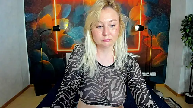 scent  of woman online show from June 11, 3:47 am