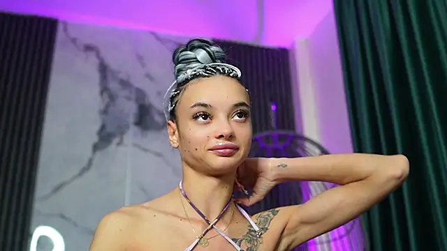 RachelRavee online show from November 1, 5:44 am