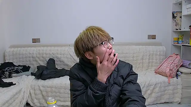 KK-cuteboy online show from February 8, 1:48 pm