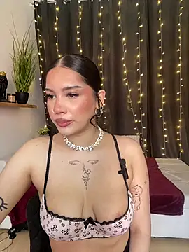 LoraShines online show from June 13, 11:18 am