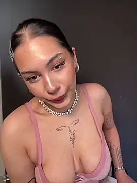 LoraShines online show from July 20, 1:24 pm