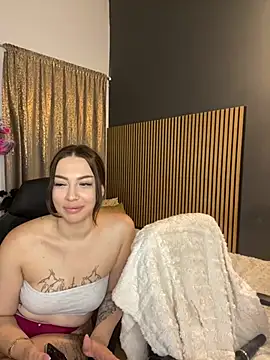 LoraShines online show from July 16, 12:10 pm