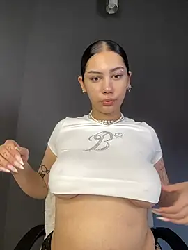 LoraShines online show from July 13, 11:55 am
