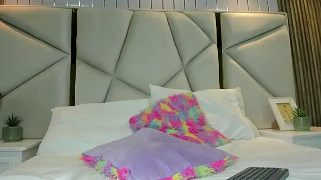 rebeca brown  online show from March 10, 11:58 am