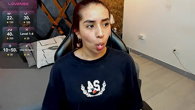 Vittoria Conti  online show from April 22, 5:21 pm