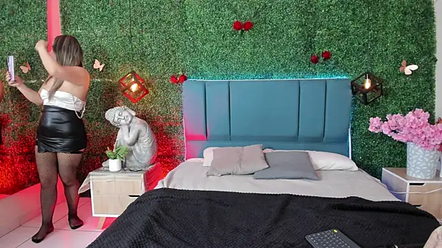 Kiaraa88 online show from June 12, 8:28 pm