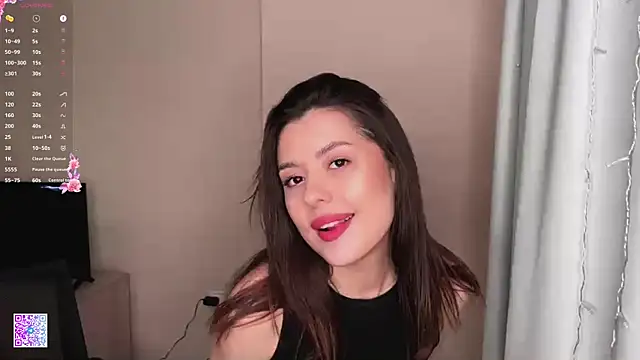 AlveraCappola online show from November 1, 7:40 pm