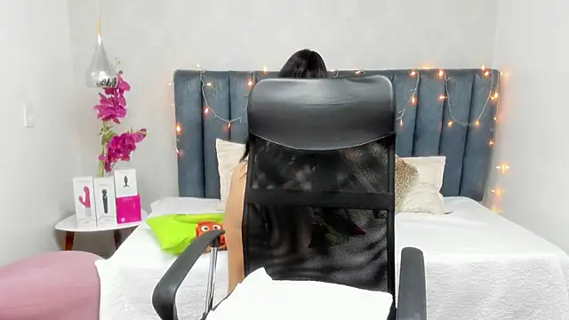 Sasha Grace online show from December 16, 8:04 pm