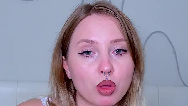 CandiceKingzz online show from October 18, 8:32 pm