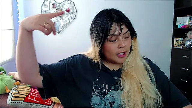 EllieMoonX online show from March 31, 9:37 pm