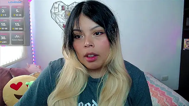 EllieMoonX online show from April 23, 6:54 pm