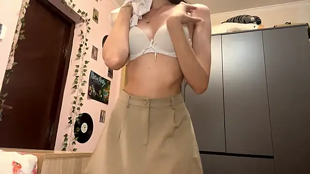 WildPeachh online show from April 22, 4:59 pm