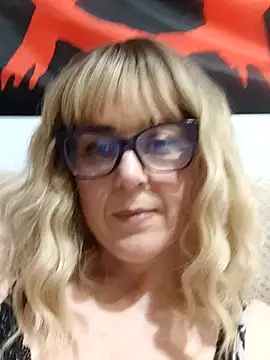 Amelialove42 online show from April 22, 6:49 pm