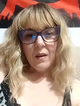 Amelialove42 online show from April 29, 6:24 pm