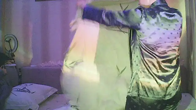 MoodieMira online show from February 4, 4:54 pm