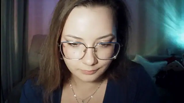 MoodieMira online show from April 24, 10:45 pm
