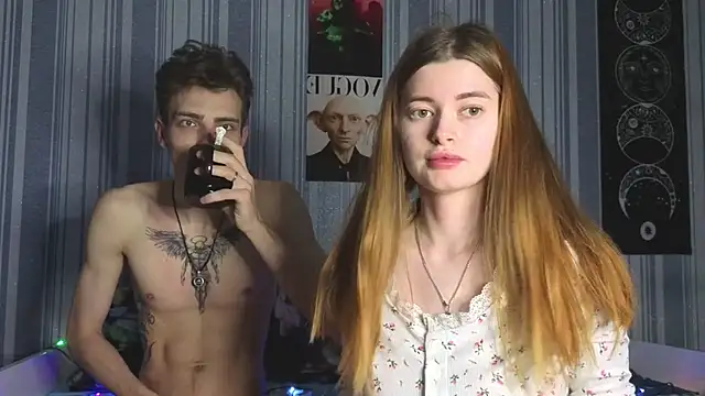 EmiliaCouple online show from April 26, 5:43 pm