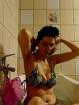 labellerose online show from December 17, 6:12 pm