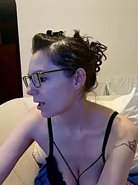 labellerose online show from January 8, 6:01 pm