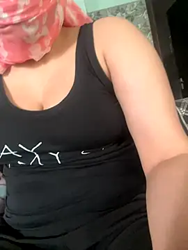 Crazycutiee2 online show from November 8, 9:36 am