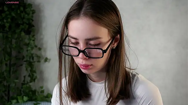 MonetLeitman online show from April 26, 1:14 am