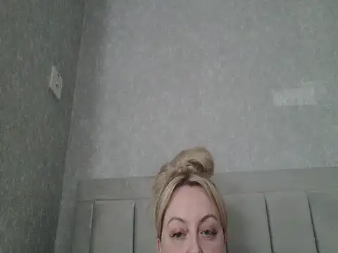 kikicupcake online show from October 11, 1:03 pm