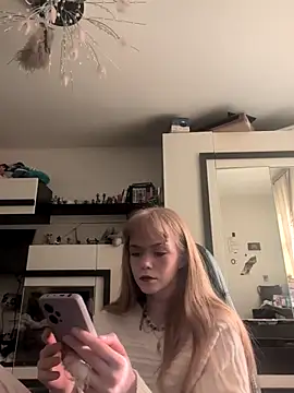 OpheliaMills online show from October 15, 8:39 am