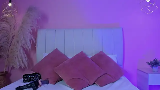 paulacastilla online show from November 18, 3:40 am