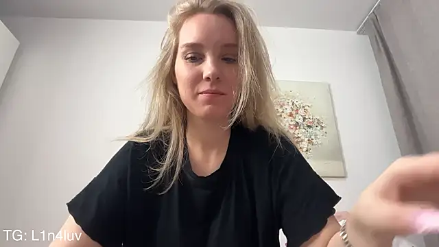 AIicaparkerc online show from February 5, 9:18 pm