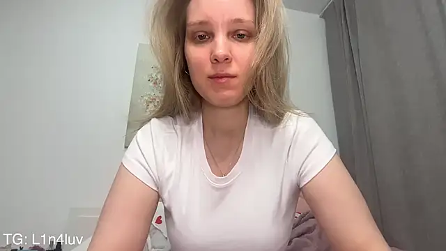 AIicaparkerc online show from April 21, 1:20 am