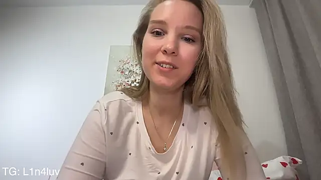 AIicaparkerc online show from April 8, 5:26 pm