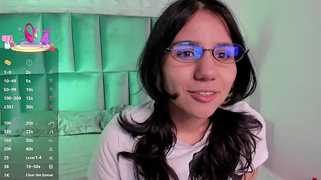 HollyPeach online show from April 22, 7:44 pm