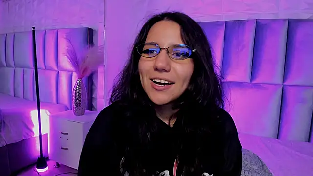 HollyPeach online show from April 21, 1:42 am