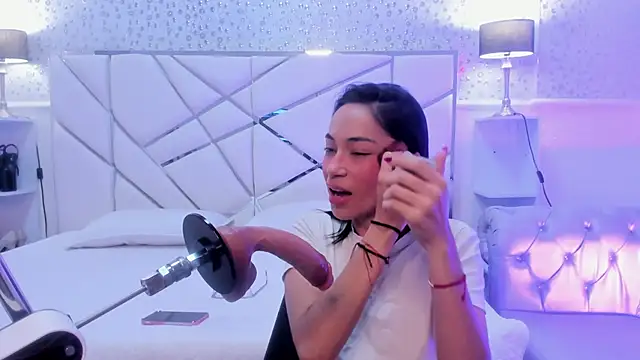 GabbiePrice online show from April 18, 11:35 am