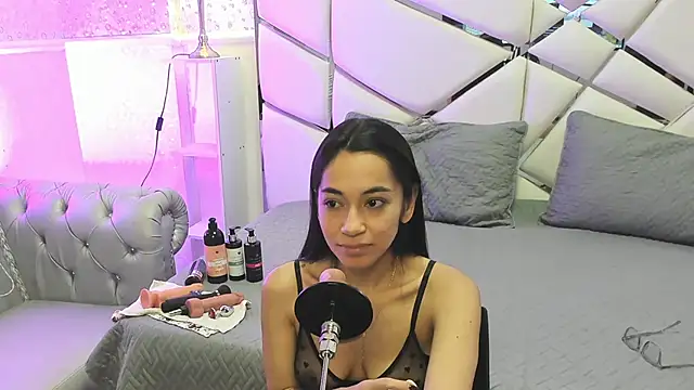 GabbiePrice online show from June 11, 10:34 am