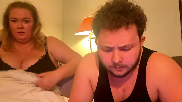 CurvyMilfWithBigJugs online show from October 18, 5:54 am