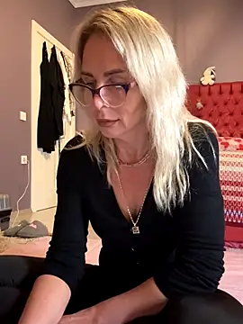 ElenabonyX online show from November 29, 6:45 pm