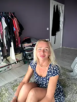 ElenabonyX online show from October 18, 8:39 am