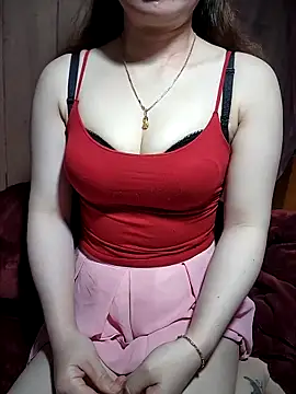 LeanaLy online show from November 6, 2:12 pm