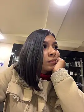 AlyssaRay online show from April 6, 11:55 am